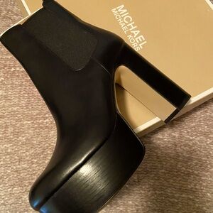 New Michael Khors leather black boot. Size 8